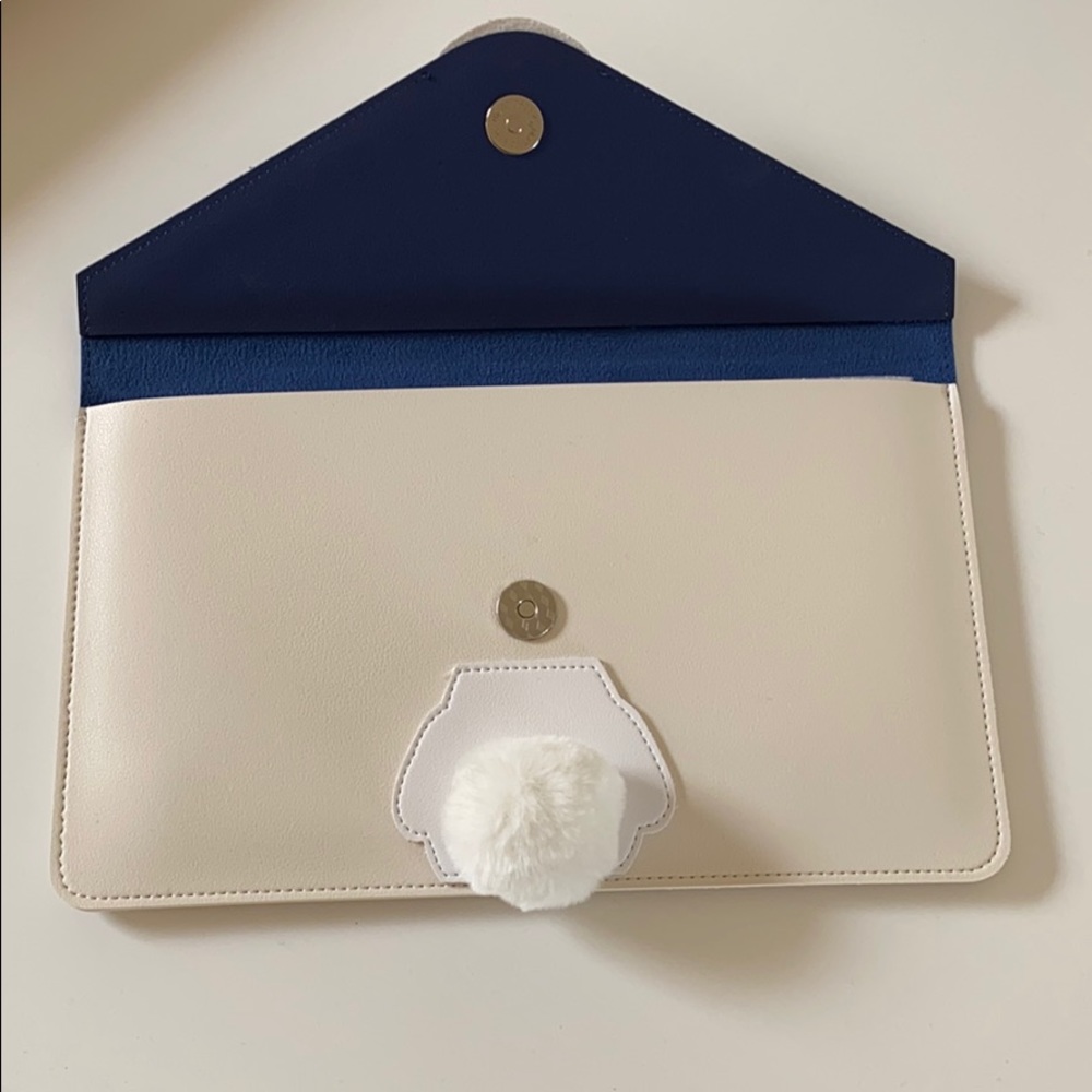 🆕 Starbucks Limited Editions Bunny Clutch - Picture 2 of 5